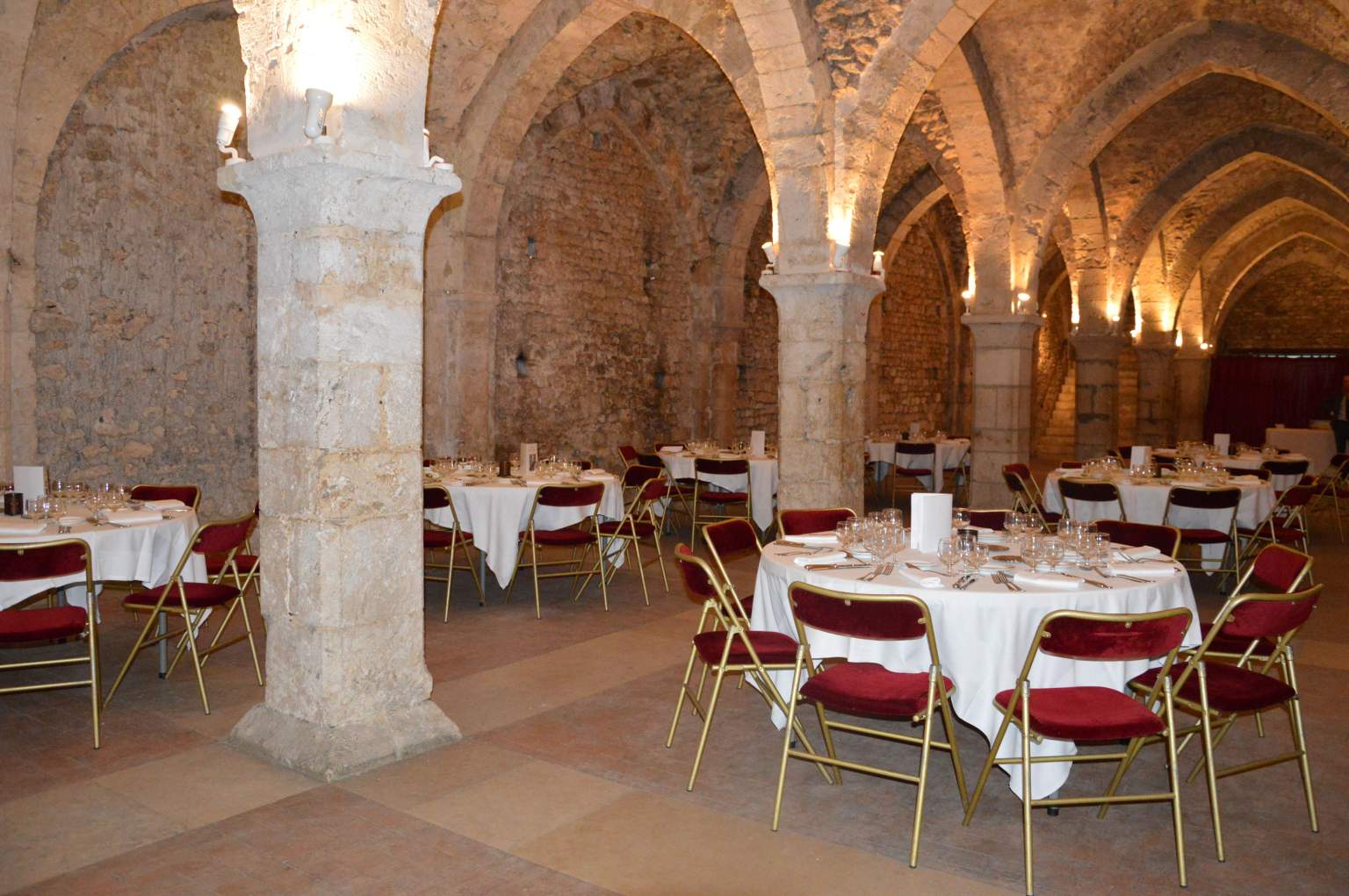 restaurant room